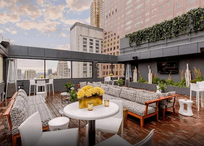 The Collection Magnificent Mile Hotel 4*