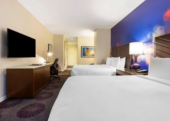 Hotel The Collection Magnificent Mile 4*