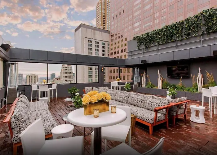 The Collection Magnificent Mile Hotel 4*