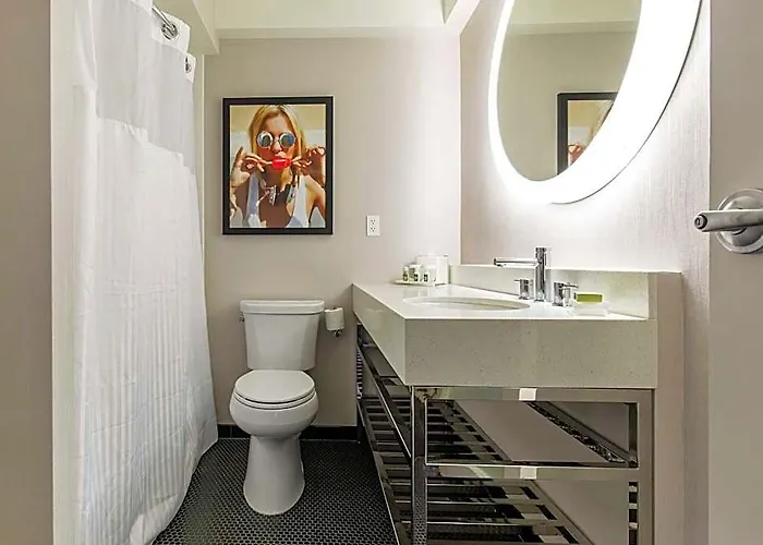 Hotel The Collection Magnificent Mile 4*