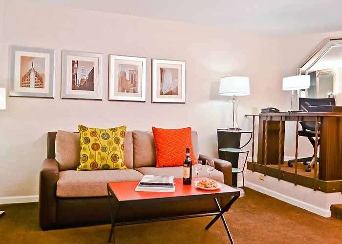 Hotel The Collection Magnificent Mile 4*