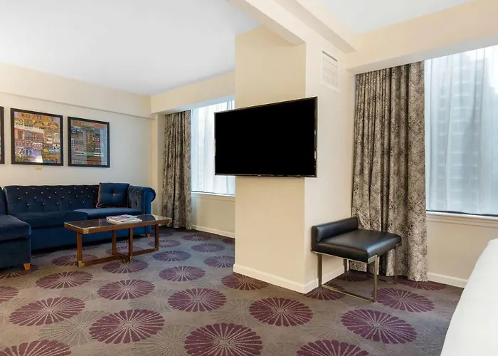 The Collection Magnificent Mile 4*