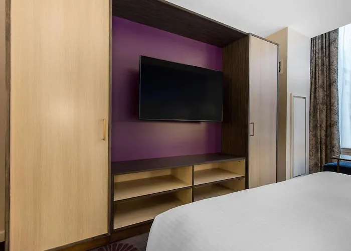 The Collection Magnificent Mile 4*